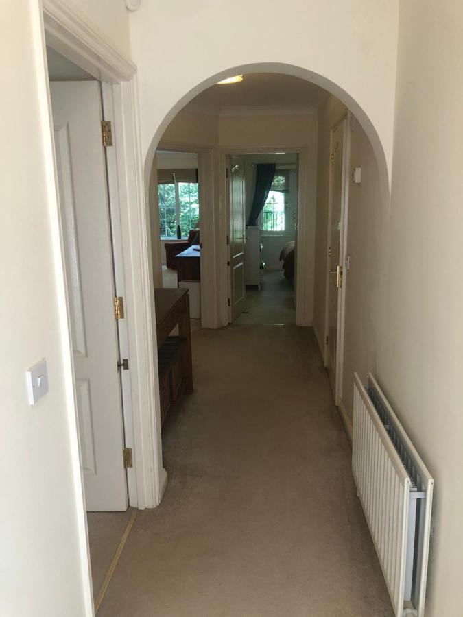 Lovely 2 Bedroom 2 Baths Flat With Free Parking 베이싱스토크 외부 사진